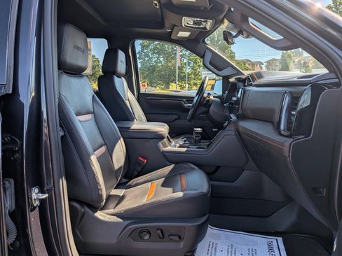 Used 2023 GMC Sierra 1500 AT4 w/ Technology Package AWD/4WD image 8