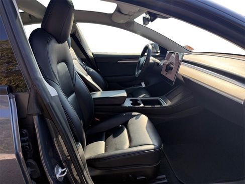 Used 2023 Tesla Model 3 Standard Range image 15