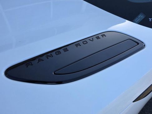 Used 2025 Land Rover Range Rover Velar Dynamic SE image 33