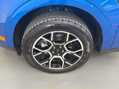 Certified 2025 Ford Maverick Lariat w/ 4K Tow Package AWD/4WD image 32