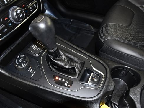 Used 2021 Jeep Cherokee Latitude Lux 80th Anniv w/ Quick Order Package 26U 80TH AWD/4WD image 32