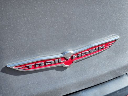 Used 2015 Jeep Cherokee Trailhawk image 10