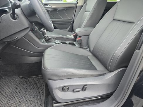 Used 2023 Volkswagen Tiguan SE w/ Panoramic Sunroof Package AWD/4WD image 32