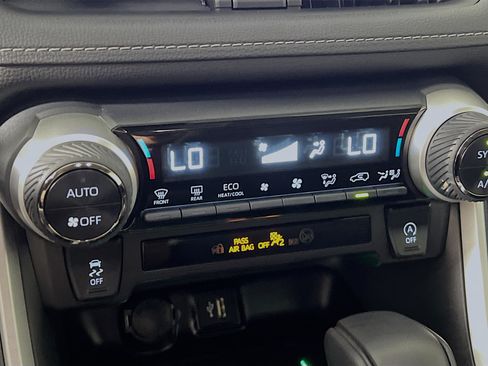Used 2025 Toyota RAV4 XLE w/ Convenience Package FWD image 26