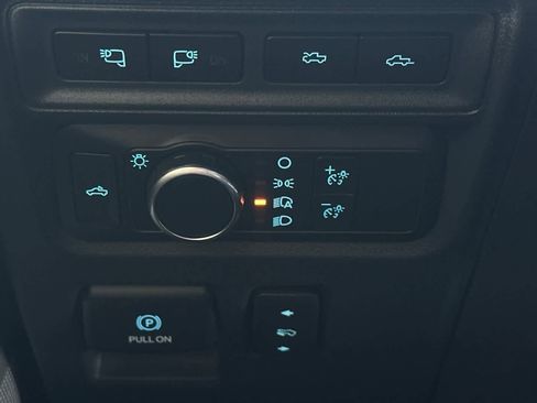 Used 2022 Ford F150 Lightning Lariat image 33