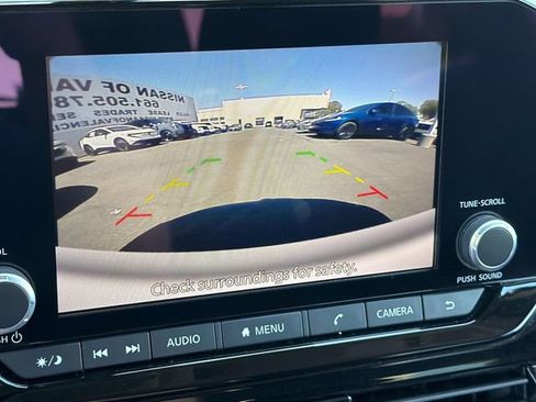 Certified 2025 Nissan Pathfinder SV FWD image 14
