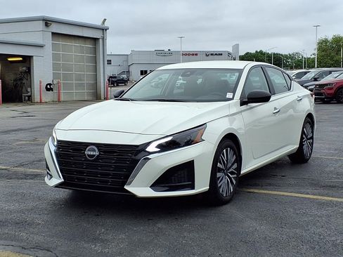 Certified 2025 Nissan Altima 2.5 SV FWD image 2