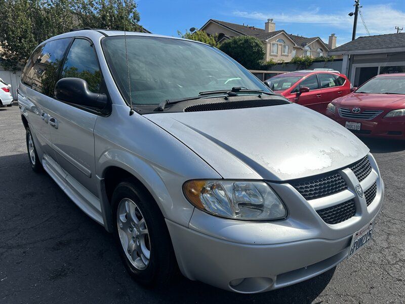 Used 2004 Dodge Grand Caravan SXT w/ Premium Group FWD image 4
