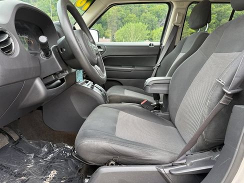 Used 2016 Jeep Patriot Sport w/ Power Value Group AWD/4WD image 16