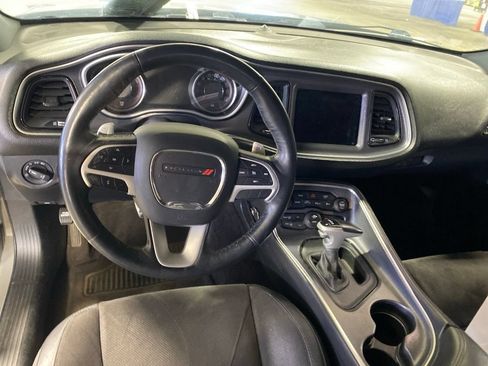 Used 2017 Dodge Challenger R/T Scat Pack w/ Leather Interior Group RWD image 9