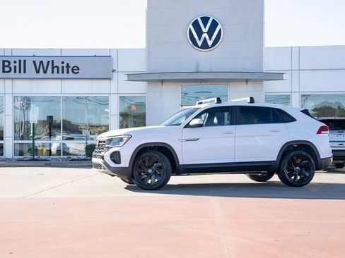 New 2026 Volkswagen Atlas Cross Sport SE image 1