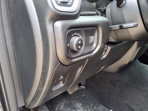 New 2026 RAM 1500 Express image 12