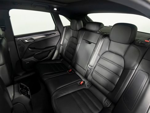 Certified 2026 Porsche Macan AWD/4WD image 41