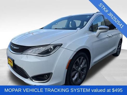 Used 2018 Chrysler Pacifica Limited image 3