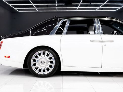 Used 2023 Rolls-Royce Phantom Sedan image 10
