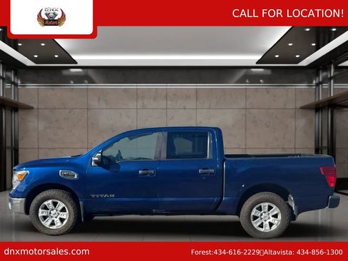 Used 2017 Nissan Titan SV image 2