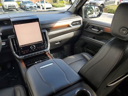 Used 2025 GMC Yukon XL Denali image 18