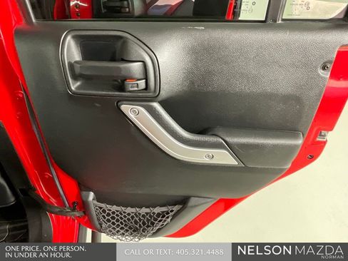 Used 2016 Jeep Wrangler Unlimited Rubicon image 22