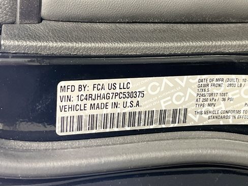 Used 2023 Jeep Grand Cherokee Laredo AWD/4WD image 29