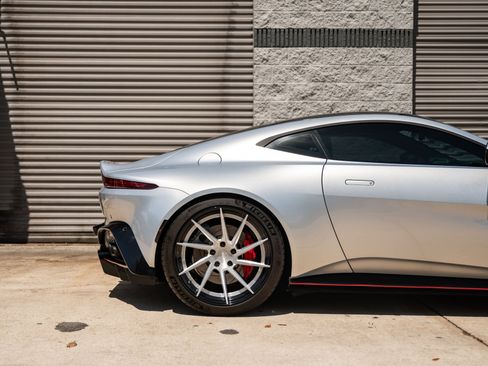 Used 2019 Aston Martin V8 Vantage Coupe RWD image 18