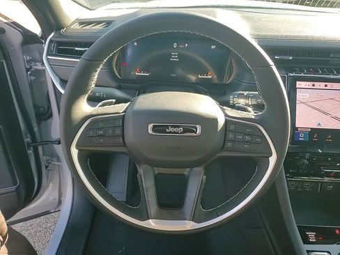 New 2025 Jeep Grand Cherokee Limited w/ Luxury Tech Group II image 13