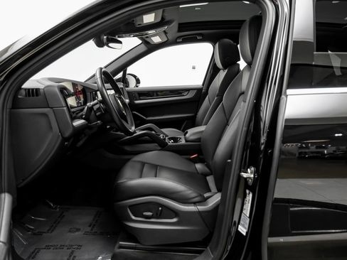 Used 2024 Porsche Cayenne AWD/4WD image 10