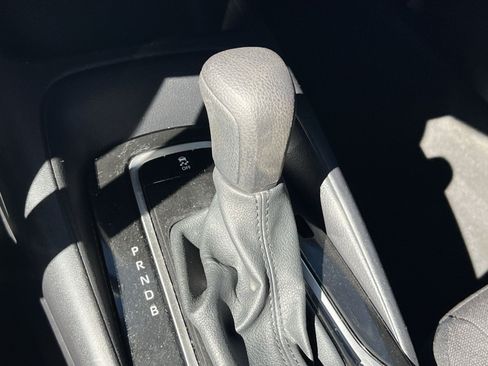 Used 2025 Toyota Corolla LE FWD image 17