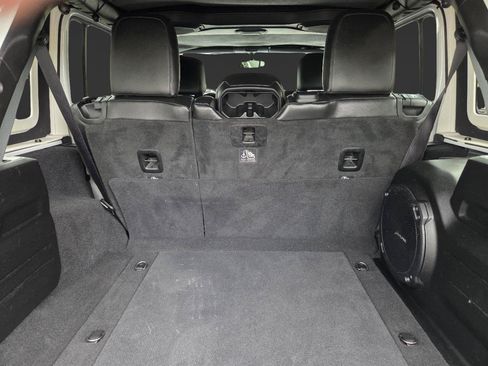 Used 2018 Jeep Wrangler Unlimited Rubicon AWD/4WD image 12