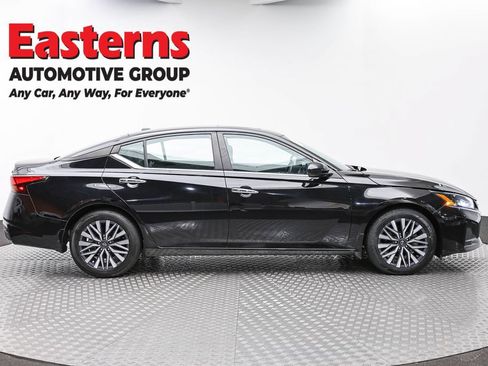 Used 2023 Nissan Altima 2.5 SV w/ SV Premium Package FWD image 4