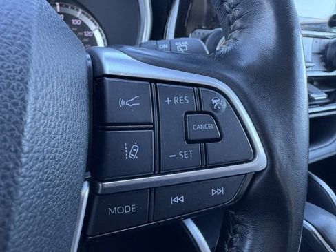 Used 2022 Toyota Highlander XLE image 32