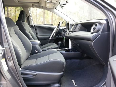 Used 2016 Toyota RAV4 XLE image 22