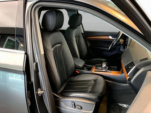 Certified 2023 Audi Q5 2.0T Premium w/ Convenience Package AWD/4WD image 9