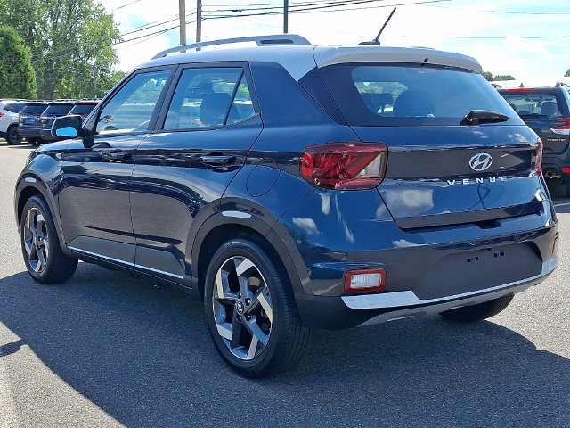 Used 2024 Hyundai Venue Limited FWD image 4
