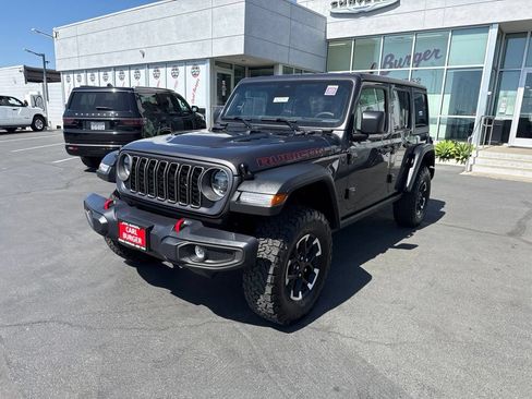 Certified 2025 Jeep Wrangler Unlimited Rubicon w/ Convenience Group AWD/4WD image 3