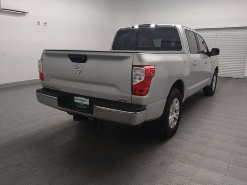 Used 2019 Nissan Titan SV image 9