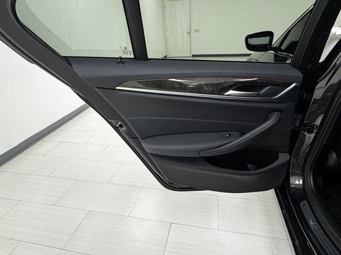 Used 2022 BMW 530i xDrive w/ Convenience Package image 10