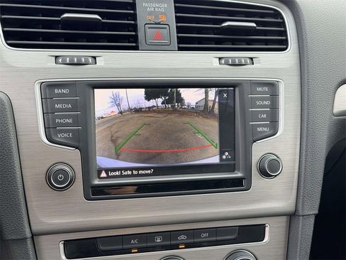 Used 2016 Volkswagen Golf S image 4