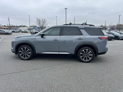 New 2026 Nissan Pathfinder Platinum image 8