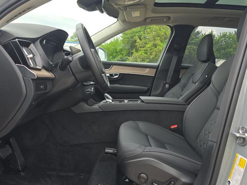 Used 2025 Volvo XC90 B6 Plus AWD/4WD image 3