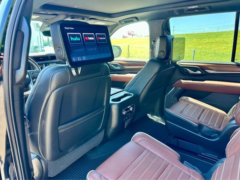Used 2023 GMC Yukon Denali Ultimate AWD/4WD image 13