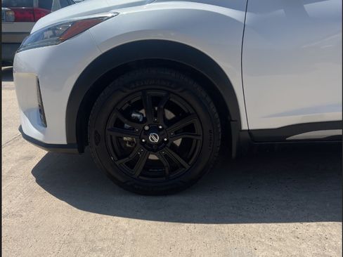 Used 2021 Nissan Kicks SR w/ SR Premium Package FWD image 18