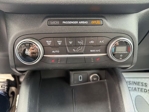 Certified 2020 Ford Escape SE image 28