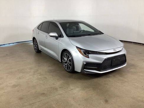 Used 2022 Toyota Corolla SE FWD image 3