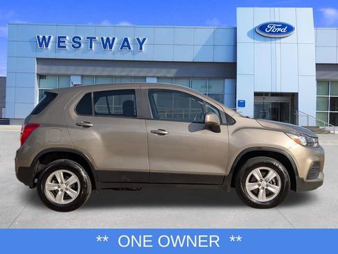 Used 2022 Chevrolet Trax LS w/ Tint and Cruise Package AWD/4WD image 2
