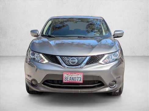 Used 2018 Nissan Rogue Sport S image 2