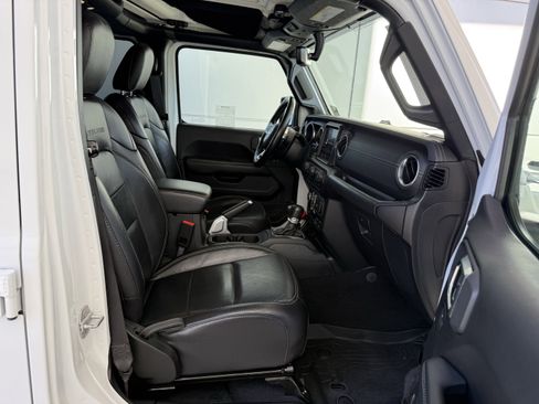 Used 2020 Jeep Gladiator Overland image 21