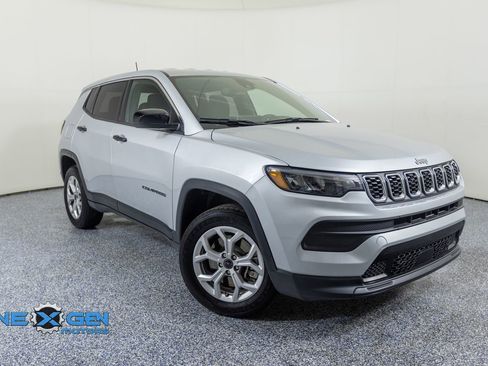Used 2025 Jeep Compass Sport image 1