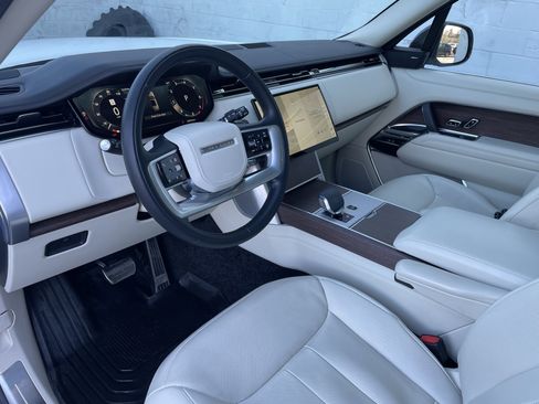 Used 2024 Land Rover Range Rover SE image 13