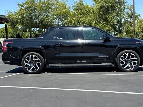 Used 2025 Chevrolet Silverado EV RST AWD/4WD image 8