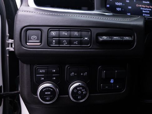 Used 2023 GMC Yukon Denali Ultimate AWD/4WD image 6